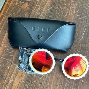 DIFF Daisy Sunglasses